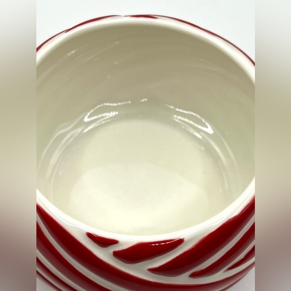 Starbucks Christmas Peppermint Red & White Swirl Coffee Mug 12 oz 2013 - Picture 5 of 7